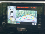 【パノラミックビューモニター】専用のカメラにより、上から見下ろしたような視点で360度クルマの周囲を確認することができます☆死角部分も確認しやすく、狭い場所での切り返しや駐車もスムーズに行えます。