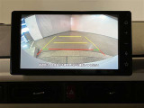 バックギアに入れて頂きますと、この様に後方が映し出されます!最終の確認はご自分の目と耳で必ず行ってください!安全第一で♪
