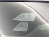 【スマートブレーキサポート】走行中に前方の車両等を認識し、衝突しそうな時は警報とブレーキで衝突回避と被害軽減をアシスト。より安全にドライブをお楽しみいただけます。