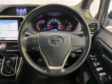 【純正革巻きステアリング】上質な革を使用することで、手にしっかり馴染みとても運転しやすいハンドルです♪