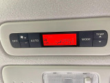 【リアオートエアコン】広い後部座席には必須の機能!風量や温度を自動で調整し前席と同様な車内環境にしてくれるリアオートエアコンを装備。夏の暑さも冬の寒さもストレスなく快適にお過ごしいただけます♪