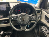 インテリアに合わせたデザインのステアリングは、運転される方のことも考え、運転しやすい形状、大きさです。是非一度、実際に触ってお確かめください。