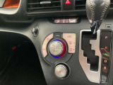 オートエアコンは温度を設定するだけで、自動で風量などを設定してくれます。運転しながら操作も必要ないので、安全性も向上します。