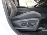 パワーシート搭載。微妙な調整が手軽にでき、ピッタリなポジションで運転することが可能です。