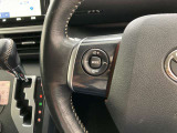 運転中、オーディオの操作をしてて、ハッとしたことはありませんか?ステアリングスイッチは、運転中でもハンドルでオーディオの操作が可能です。安全なドライブをサポートします。