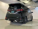 車検や点検・整備も大阪トヨペットにお任せください。お客様の快適なカーライフを長く安心サポートいたします。