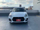 凛としたフェイスが魅力のフロントデザイン!白い光・ハイレスポンス、低燃費の【LEDヘッドランプ】!