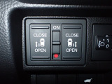 運転席からもスライドドアをボタン操作でスピーディーに開閉できます!またスマートキーでも操作できるので便利です。