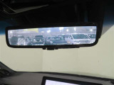 車両後方の視界をクリアに映し出す「デジタルインナーミラー」搭載です。