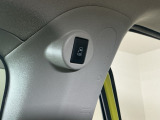 【パワースライドドア】助手席側がパワースライドドアになっており、運転席のスイッチやスマートキーでも開閉が可能です!開口部も広いので乗り降りも楽々♪