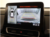 パノラミックビューモニター付きです。車両を上から見たような映像をディスプレイオーディオ画面に表示。運転席からの目視だけでは見にくい、車両周辺の状況をリアルタイムでしっかり確認できます。