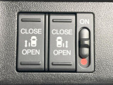 【両側パワースライドドア】スマートキーや運転席のスイッチで後席両側スライドドアの開閉が可能♪電動だから力を入れてドアを開ける必要が無く、小さなお子様でも簡単に開け閉めでき快適です♪