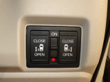 【電動スライドドア】ボタン一つで自由自在に開閉が可能!指先一つで運転席からどちらのドアも開閉できるので非常に便利な装備です!挟み込み防止機能もついているので小さなお子様がいる方も安心です!