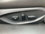フロントシートは電動です。