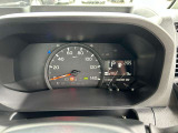 メーターがシンプルで見やすく運転しやすいですね。安全運転をサポートしてくれますよ。