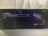 カメラが車線を認識してはみ出しそうになるとステアリングアシストが介入するレーン・キープ・アシストシステムを装備しております。お好みで作動・非作動の設定も可能です。