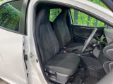 運転席まわりには十分なスペースがあり、大柄な方でもゆったり運転していただける環境です。
