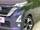 【LEDヘッドライト】悪天候や夜間走行時も良好な視界を確保し安心して運転できる高輝度LEDヘッドライトを装備!点灯速度が早く、消費電力も抑えられています。