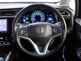 ハンドル左側にはオーディオ操作が出来るオーディオリモートコントロールスイッチ、右側にはHonda SENSINGとオートクルーズコントロールのスイッチを装備!