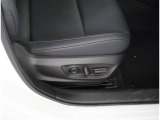 パワーシート搭載。微妙な調整が手軽にでき、お客様にピッタリのポジションで運転することが可能です。
