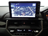運転席からも手が届きやすく、操作しやすい空調コントロールパネル。オートエアコンなので操作の煩わしさが無くオールシーズン快適にドライブできます。快適空間で運転に集中できますね。