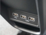 ◆USBチャージャー◆スマートフォンの充電等にも便利なUSBチャージャー!使いやすい場所に装備されています。