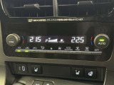 左右独立温度コントロールフルオートエアコンです。運転席、助手席それぞれで独立して温度設定ができます。冷え性の方が乗っても安心ですね♪