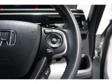 Hondaセンシングの機能のひとつ、アダプティブクルーズコントロール付!アクセルから足を離しても設定したスピードと前車との車間を保ち走行してくれます!車線維持もアシスト☆高速道路で疲労軽減ですね☆