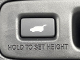 【パワーバックドア】スマートキーや運転席のボタンを押すだけでリアゲートが自動で開閉します!荷物を持っている時や、高い位置にあるバックドアを閉める際に便利な機能です♪