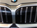 ☆BMWの代名詞とも言える【キドニーグリル】一目見ただけでBMW車であると認識できる確固たるアイコンとして存在感を放ちます☆