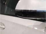 【BMWミラー】視認性の高いスタイリッシュなミラー。自動防眩機能も付いており夜間のドライビングをサポートします。
