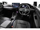 人を中心とした機能的なインテリア。フォルクスワーゲン車は、使いやすさと、視界の良さにもこだわっています。