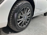 スポーティな印象を与えるホイールです。どこまでも走っていきたくなるようなデザインですね♪