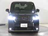ヘッドライトとフォグは切れのある光り方のLED!