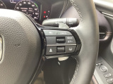 Hondaセンシングの機能のひとつ、アダプティブクルーズコントロール付!アクセルから足を離しても設定したスピードと前車との車間を保ち走行してくれます!車線維持もアシスト☆高速道路で疲労軽減ですね☆