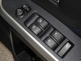 電動格納式ドアミラー・パワーウインドウを装備しています。