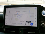 DCM(専用通信機)を装備したコネクティッドナビです。なお無償でのご利用期間は限定(令和9年10月まで)されています。詳しくは営業スタッフにお問い合わせください。