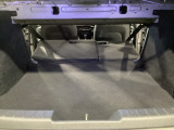 トランクスルー機構をしようすれば、長尺物も積載可能です。