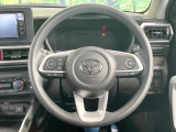 インテリアに合わせたデザインのステアリングは、運転される方のことも考え、運転しやすい形状、大きさです。是非一度、実際に触ってお確かめください。