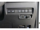機能性溢れる運転席まわり。使いやすいスイッチ類の配置で運転中のストレスを軽減し楽しくドライブできますよ。