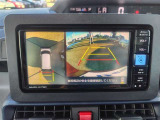 パノラミックビューモニター付きです。車両を上から見たような映像をディスプレイオーディオ画面に表示。運転席からの目視だけでは見にくい、車両周辺の状況をリアルタイムでしっかり確認できます。