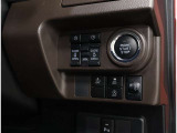 電動のスライドドアで楽々スムース!運転席から開閉の操作ができます!&スタートスイッチを押してエンジン始動ができるスマートキーが装備されています♪ポケットや鞄からキーを出さずに乗り込めます♪