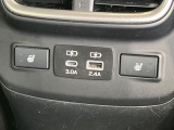 【シートヒーター】寒い日に重宝するシートヒーター!エアコンより早く温まってくれるので寒がりの人も安心ですね♪エアコンの温風は乾燥するから苦手、という方にもをおすすめです。