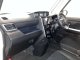 前方の見通しが良いすっきりした視界、誰でも扱いやすく運転できます。疲れにくく安心ドライブを更に快適なものにします!