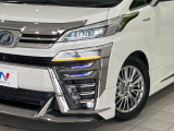【三眼LEDヘッドライト】スタイリッシュな見た目の三眼LEDヘッドライトを装備♪スタイルだけでなく、夜間の走行も視界良好で安心してお乗りいただけます。