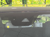 【スマートブレーキサポート】走行中に前方の車両等を認識し、衝突しそうな時は警報とブレーキで衝突回避と被害軽減をアシスト。より安全にドライブをお楽しみいただけます。