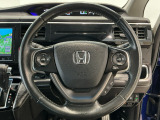 運転にかかわる様々な操作を安全に行えるように視点移動が少なく操作性に配慮されたスイッチ類が凝縮されたコクピットです。