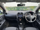 視界広々で運転しやすいインパネ