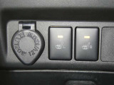 【シートヒーター搭載】シートを温めてくれる暖房機器です!長時間座っていると負担が掛かりやすい背中や腰、または冬場の寒い日に冷えやすい脚部に快適なぬくもりを♪