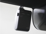 ◆ドライブレコーダー◆映像・音声などを記録する自動車用の装置です。 もしもの事故の際の記録はもちろん、旅行の際の思い出としてドライブの映像を楽しむことができます。